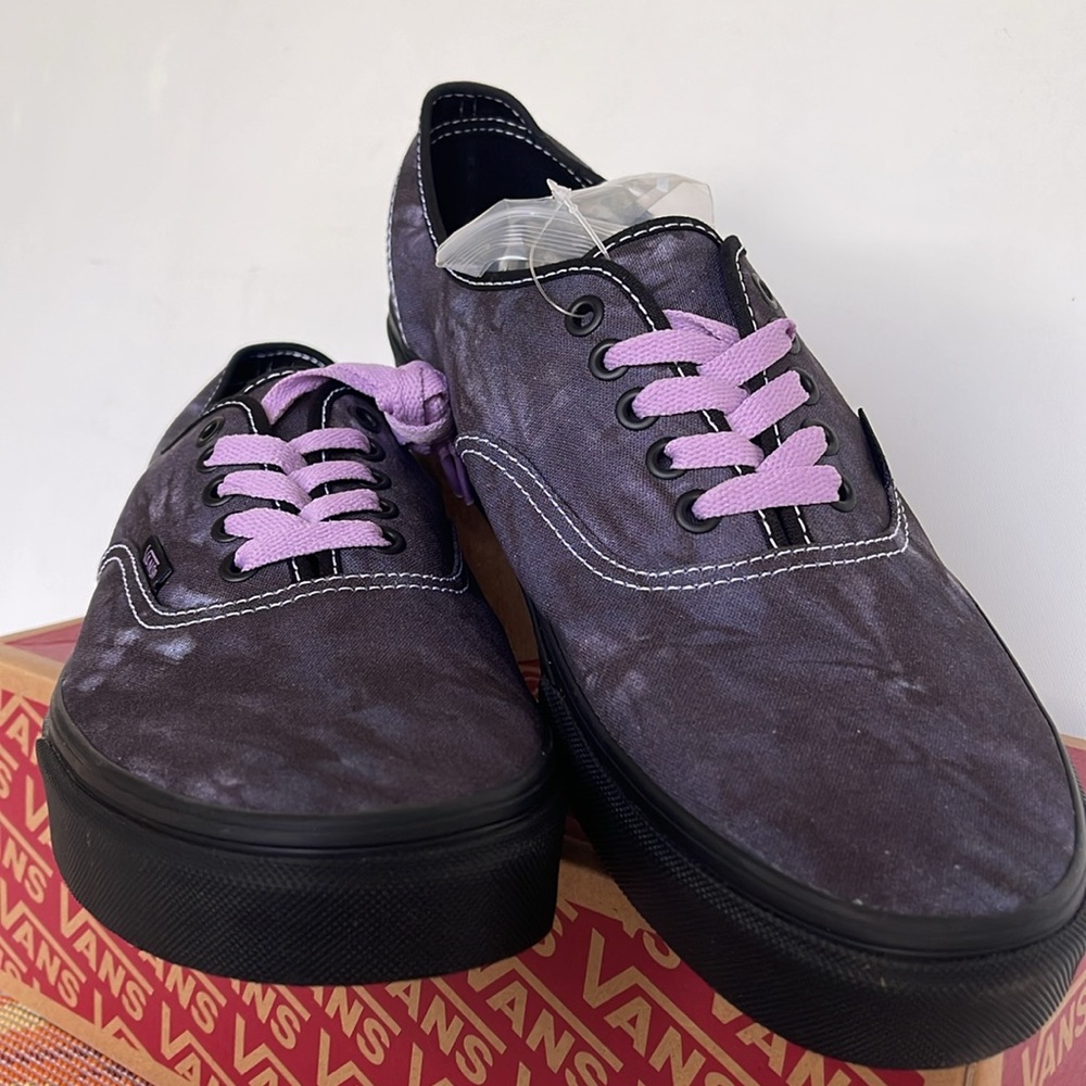 Vans WMNS Authentic
Midnight Shift Black/Black
VN0009PVBKA
Sneakers - Picture 5 of 16